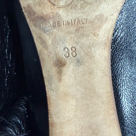 Chanel black boots, a shearling trim, a covered cone heel, and a silver CC logo - Picture 11 of 11